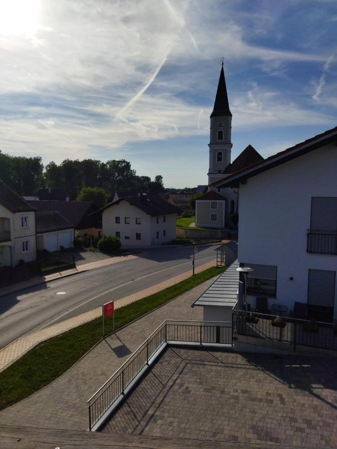 Winzer Aussergewoehnliche Atelierferienwohnung Mit Balkon An Der Donau מראה חיצוני תמונה